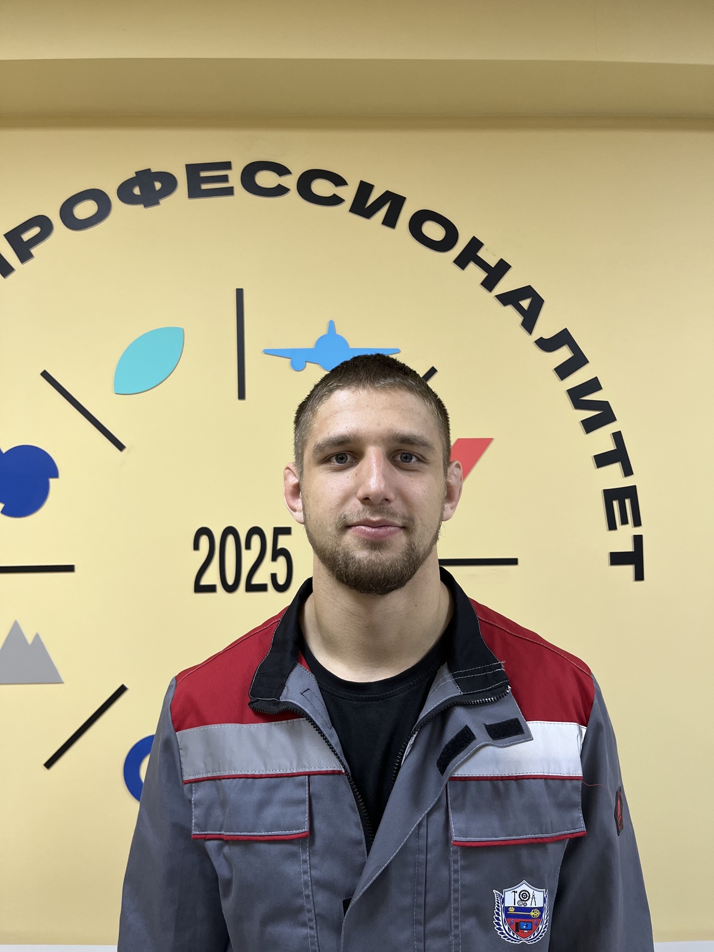 Он стал преподавателем в 19 лет и по праву заслужил уважение студентов!