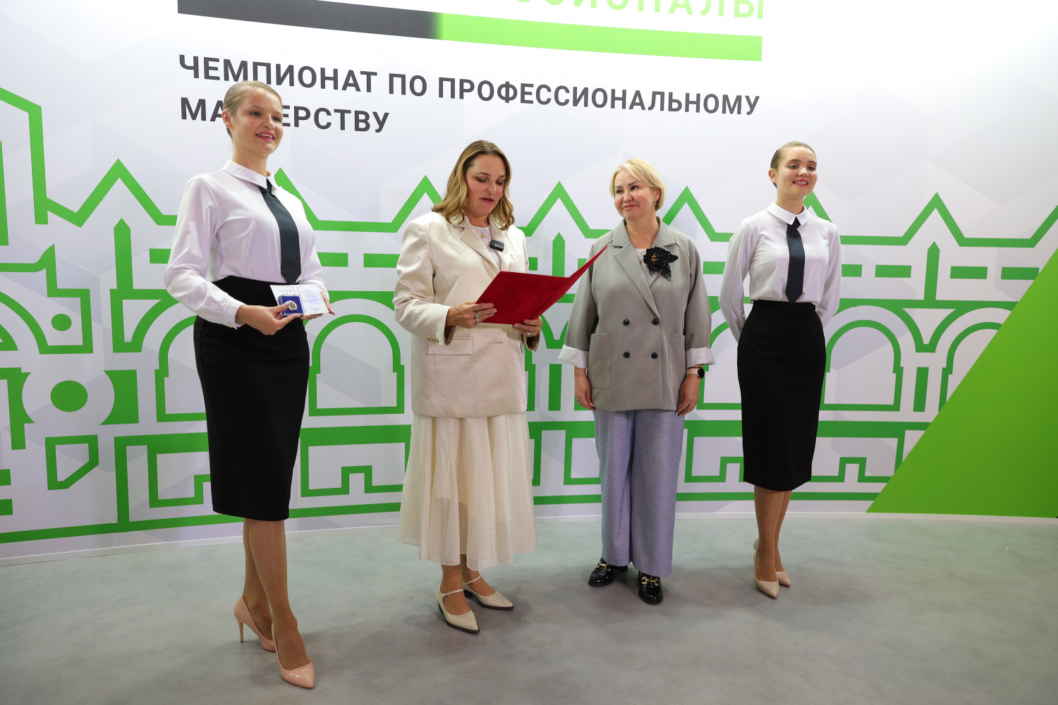 Руководителю Национального центра «Абилимпикс» Дине Макеевой присвоено почётное звание