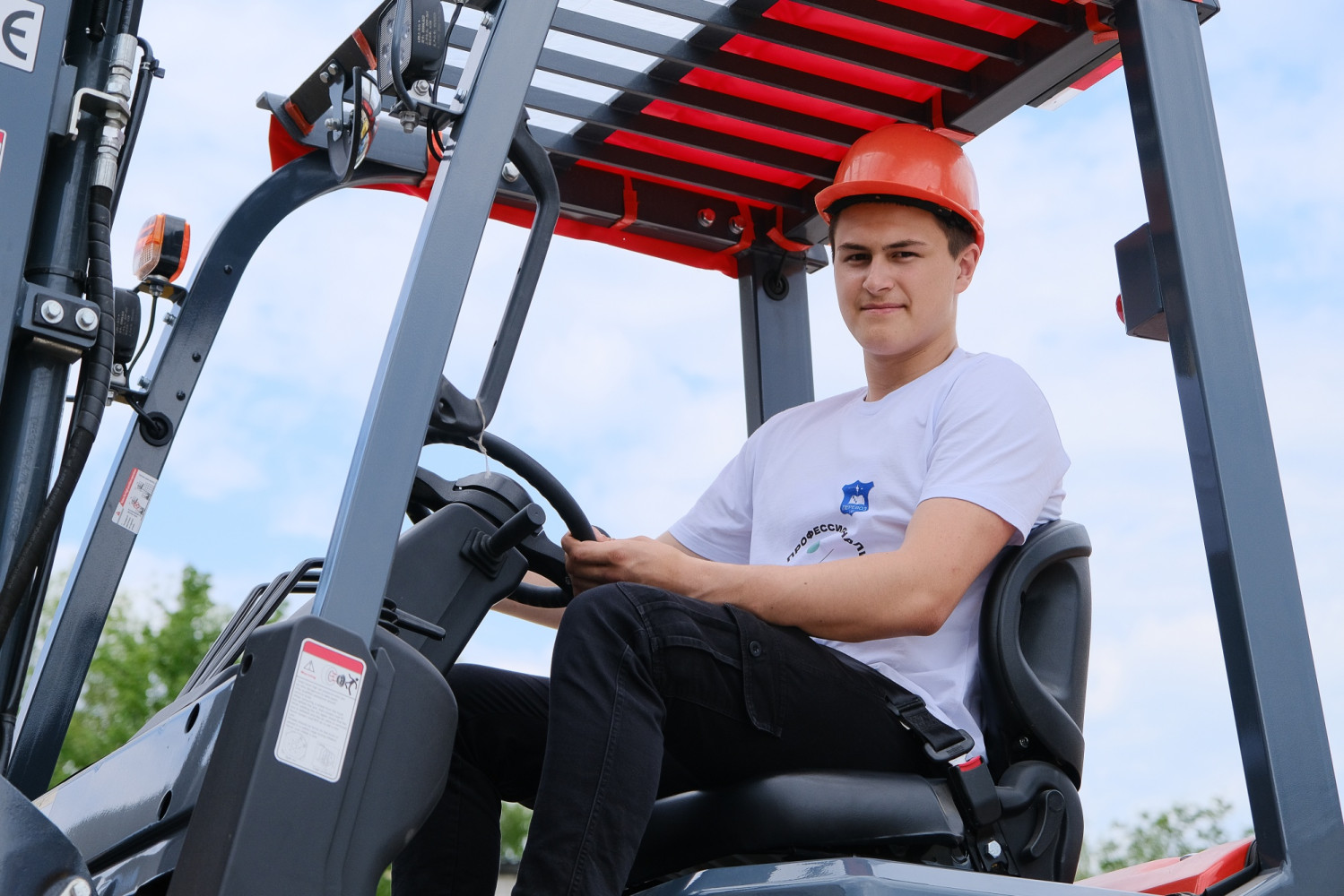 Дмитрий Чернышенко: В 2026 году в России будет открыто 95 кластеров «Профессионалитета»