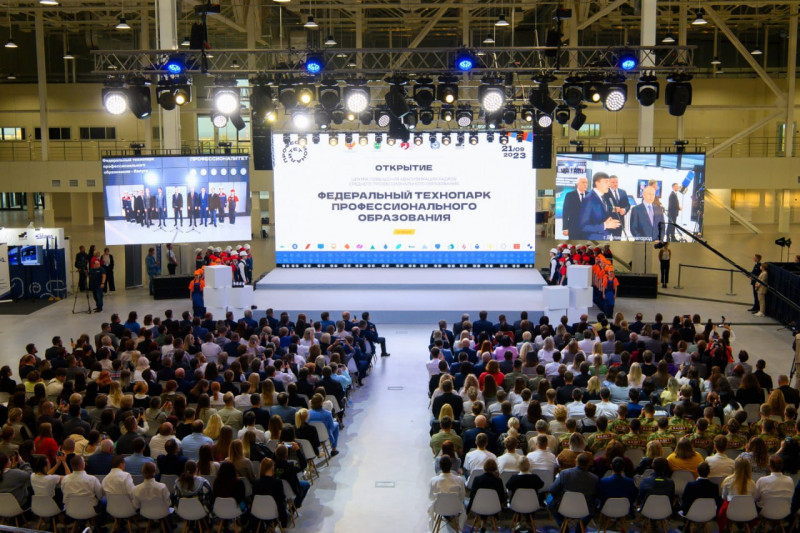 Владимир Путин открыл первый в России Федеральный технопарк профессионального образования
