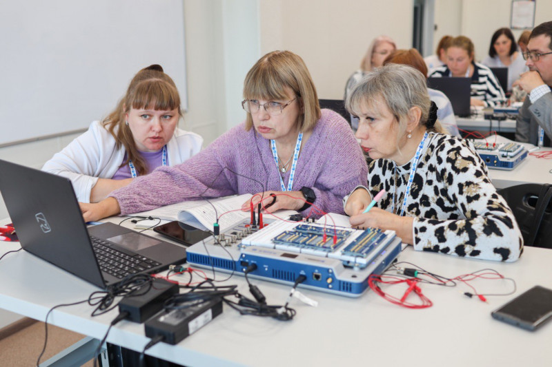 Более 250 педагогов колледжей и техникумов прошли повышение квалификации в Федеральном технопарке профобразования