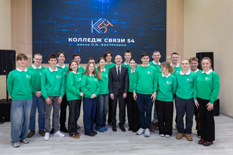 Владимир Желонкин встретился с победителями финалов чемпионата «Профессионалы» и чемпионата высоких технологий 