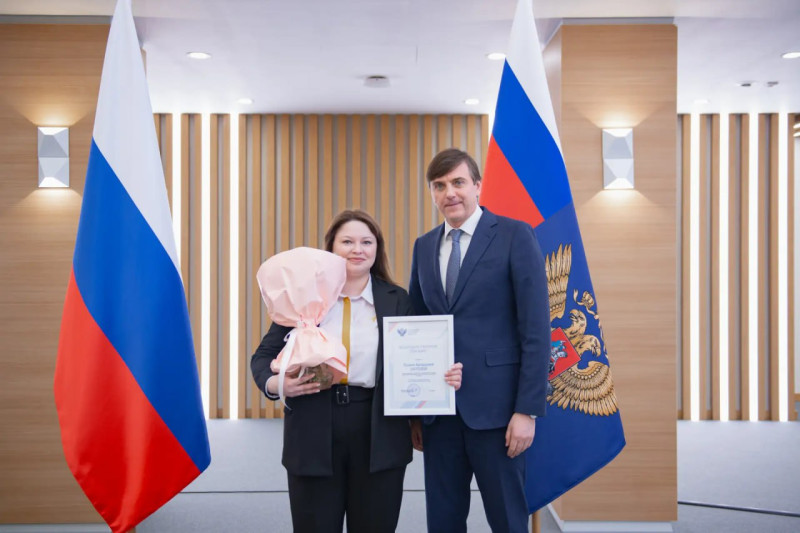 Министр просвещения РФ наградил педагогов СПО