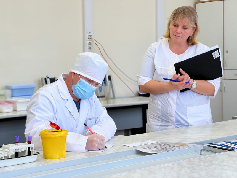 «Славим человека труда»: в Свердловской области выбрали лучшего лаборанта и фельдшера